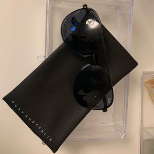 Quay Australia Vivienne black aviators